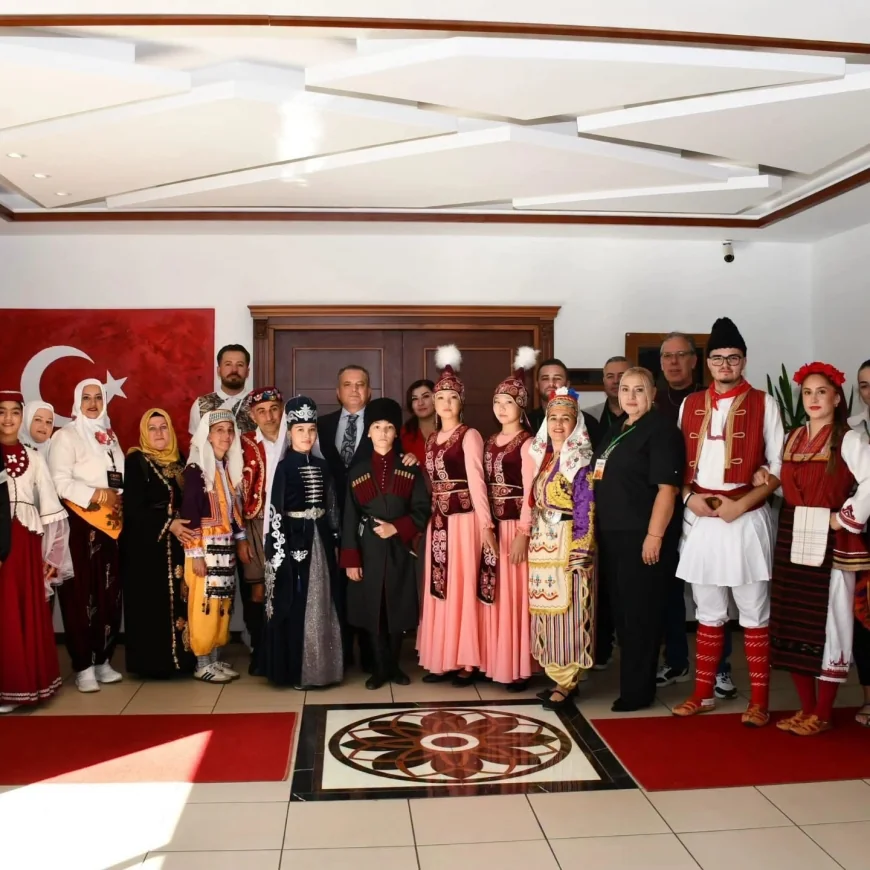 7 ÜLKENİN HALK OYUNLARI GRUBU FESTİVALE GELDİ