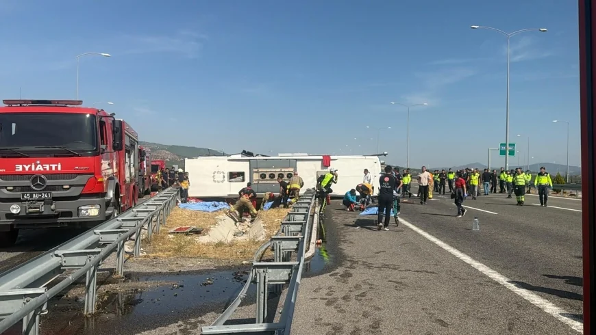 Tır ile Yolcu Otobüsü Çarpıştı , 11 Ölü, 26 Yaralı Var.....