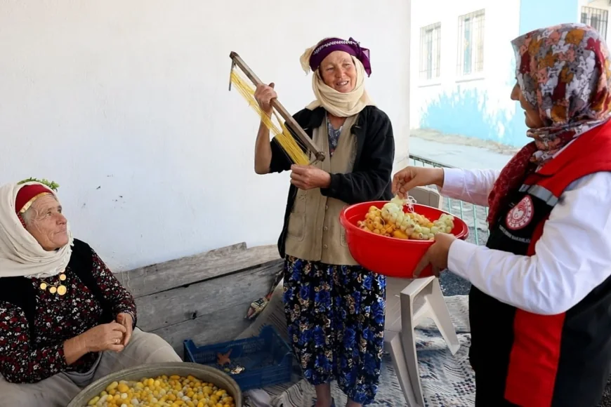 MİLAS KÖYLÜLERİNİN İPEKBÖCEĞİ MERAKI GEÇİM KAYNAĞI OLDU.