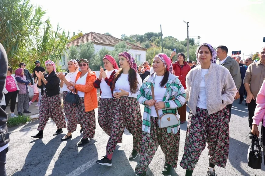 TARIM ŞENLİĞİ’NDE KADIN ÇİFTÇİLER İZ BIRAKTI