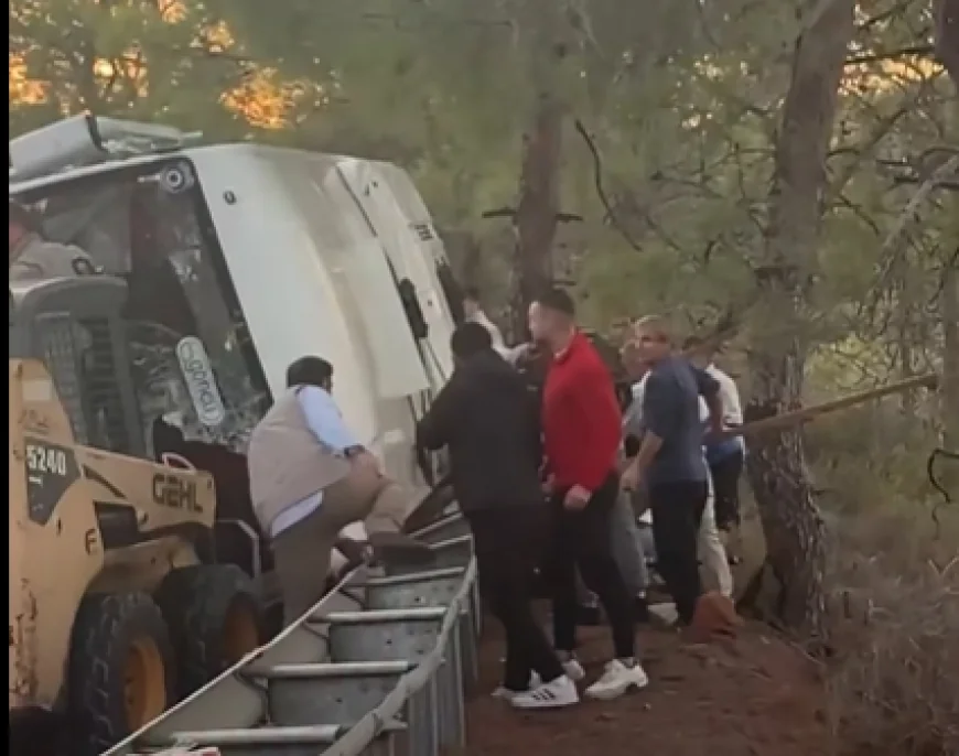 MARMARİS’TE D MARİS OTELİN PERSONEL SERVİSİ DEVRİLDİ: 14 YARALI