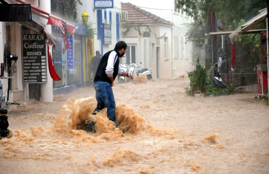 YARIN GELİYOR ...BODRUM VE MUĞLA’YA ŞİDDETLİ YAĞIŞ UYARISI! SEL, SU BASKINI VE HORTUM RİSKİNE DİKKAT