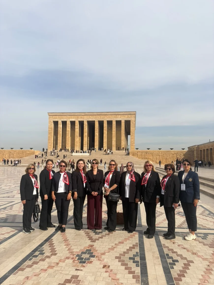 Bodrum ve Muğlalı Kadın Muhtarlardan Cumhuriyetin 93. Yılına Özel Anıtkabir Töreni