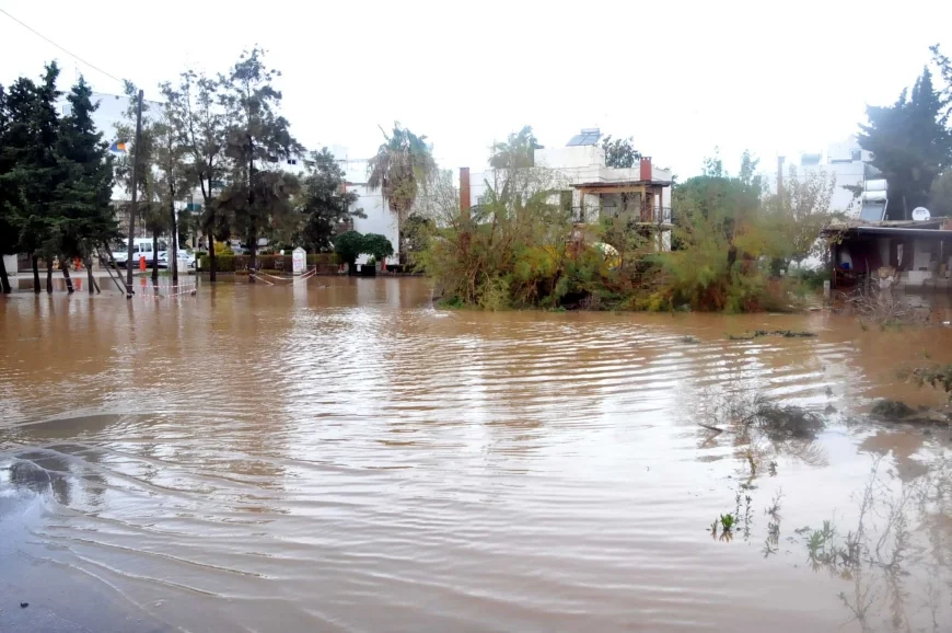 MUĞLA’DA SEL FELAKETİ! EVLER, İŞ YERLERİ VE TARIM ARAZİLERİ SU ALTINDA