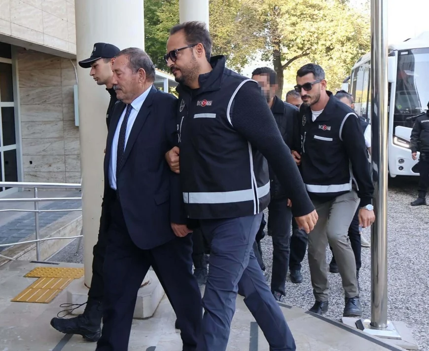 Milas Belediye Başkanlığı’ndan uzaklaştırılan Fevzi Topuz Burdur Cezaevi’ne gönderildi