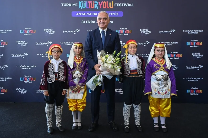BAKAN ERSOY: “ANTALYA TURİZMİNİ 12 AYA YAYACAK YENİ BİR ADIM ATIYORUZ”